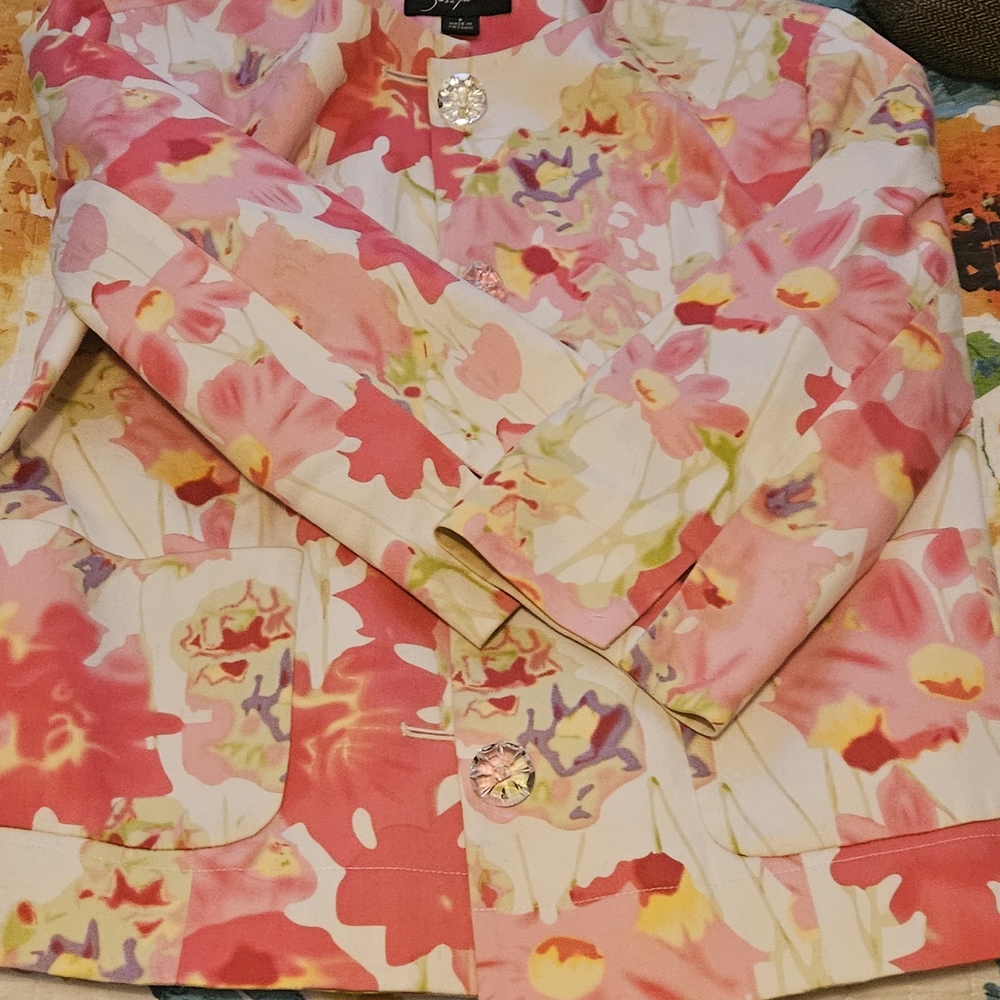 Crstyal Buttoned Pink Floral Blazer